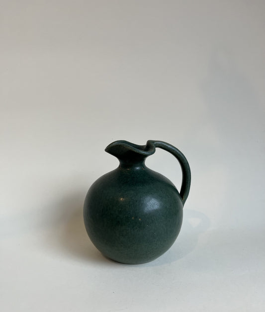 Holbæk vase/jug in ceramic, with green glaze - no. 1009