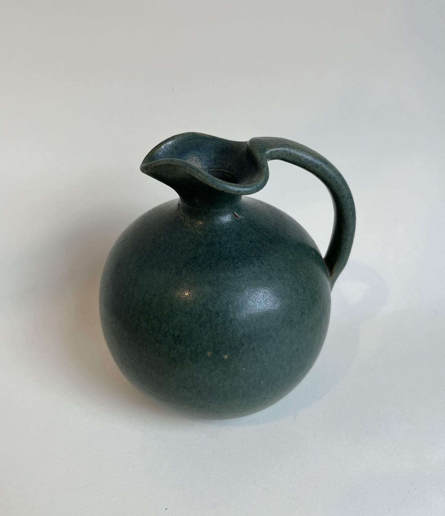 Holbæk vase/jug in ceramic, with green glaze - no. 1009
