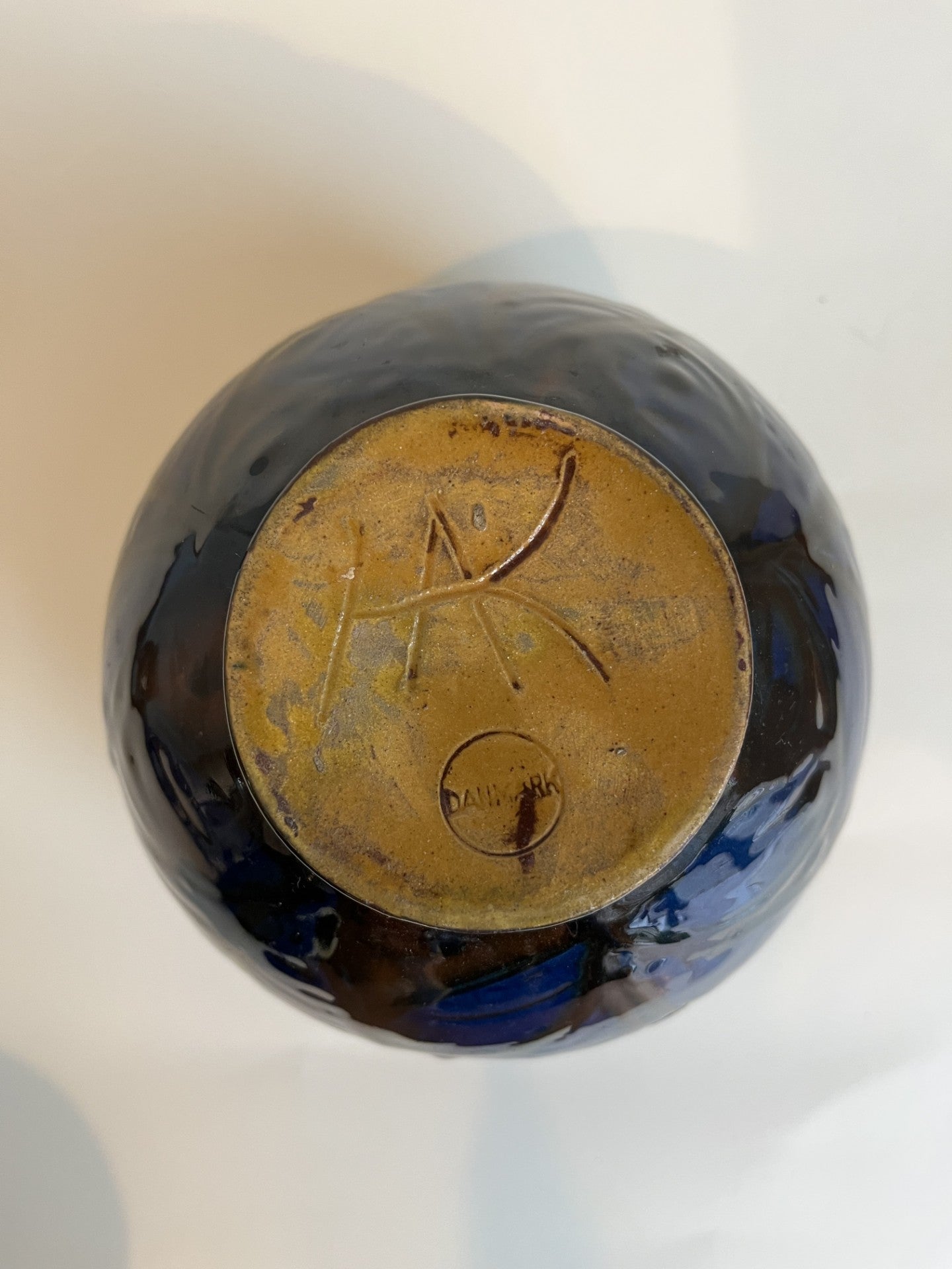 Older Kähler vase, navy blue/brown glaze - no. 1012