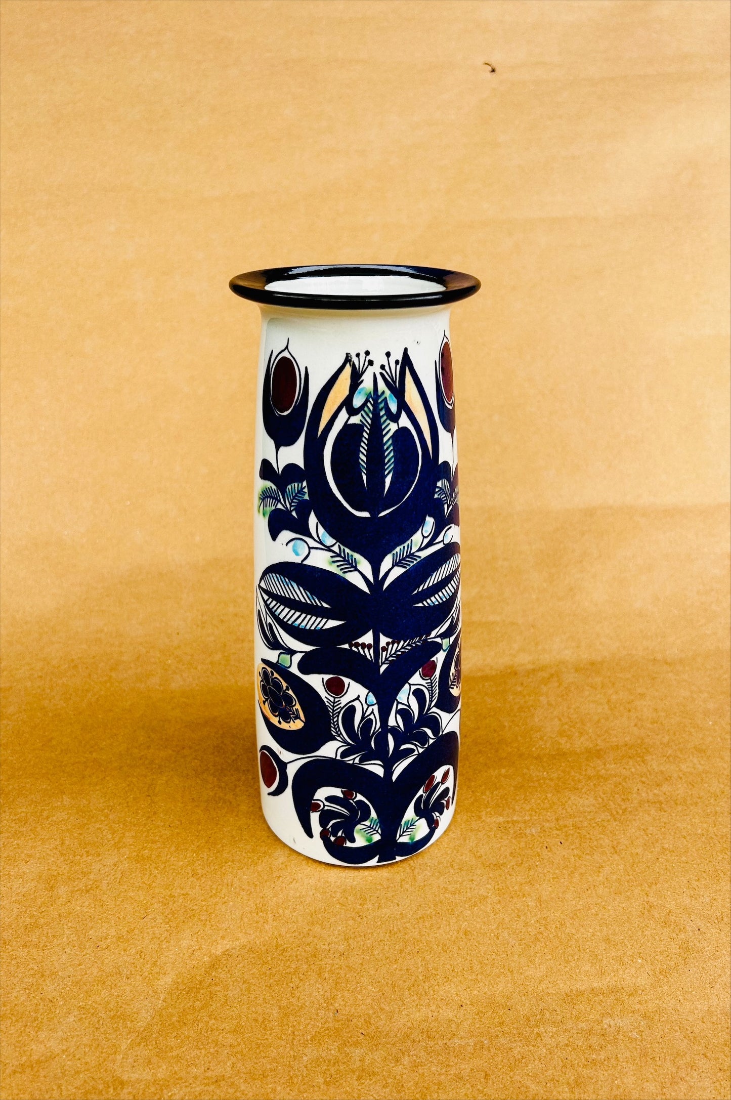 Elegant Royal Copenhagen vase designed by Berte Jessen – a piece of Danish design history - no. 0018