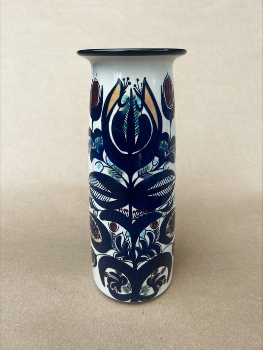 Elegant Royal Copenhagen vase designed by Berte Jessen – a piece of Danish design history - no. 0018