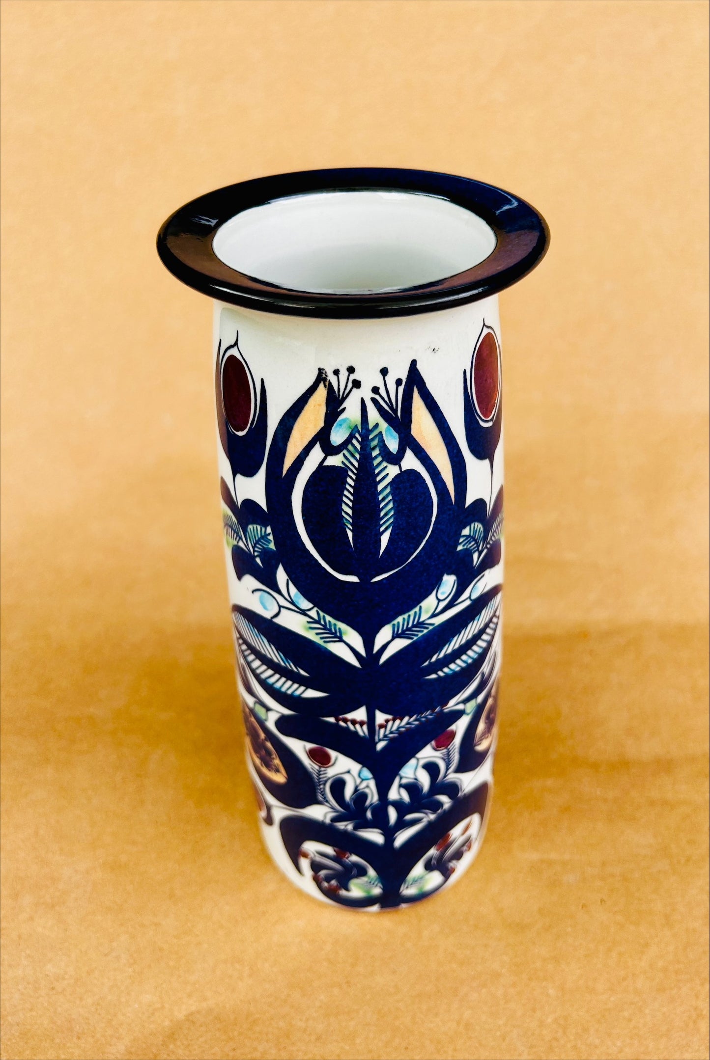 Elegant Royal Copenhagen vase designed by Berte Jessen – a piece of Danish design history - no. 0018